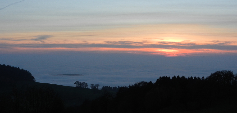86 die letzten strahlen erhellen die nebeldecke unter der mitterfels und haselbach liegen - ft