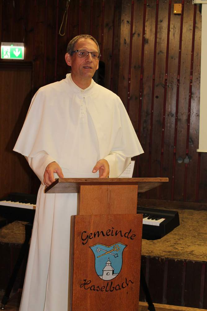 2018 10 06 177 Festabend Begruessung durch Pater Dominik eroe