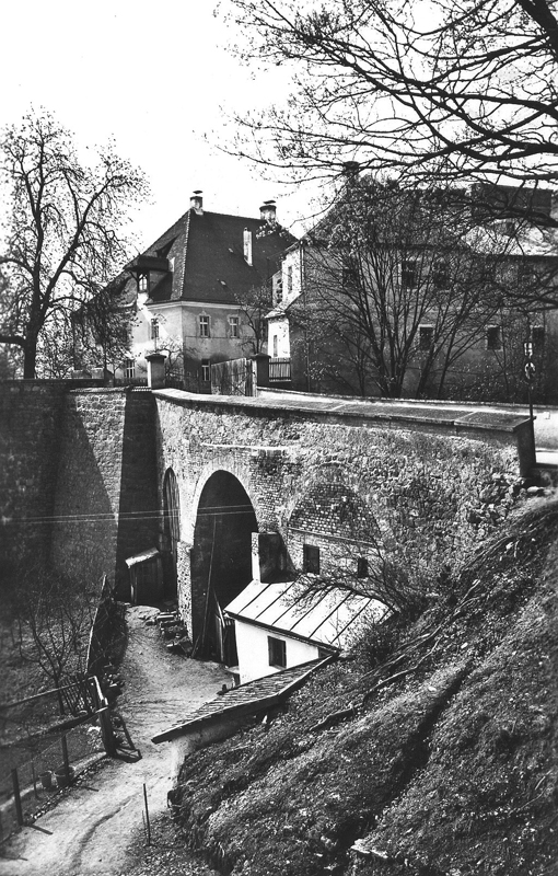 011_gericht_burgbruecke
