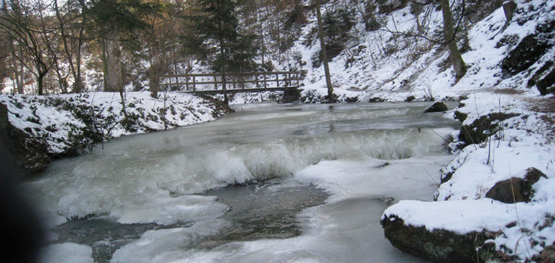 15 eiszeit_im_perlbachtal_februar2012