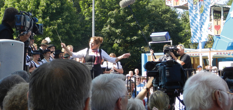 39 kinseher_dirigiert_beim sr-volksfest