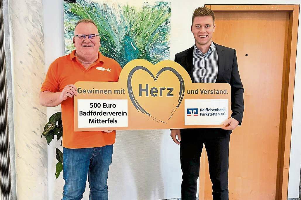 2022 07 23 500 Euro fuer Badfoerderverein