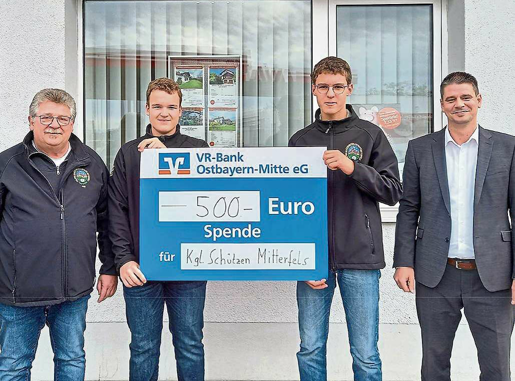2023 10 28 VR Bank Spende an Schuetzenjugend