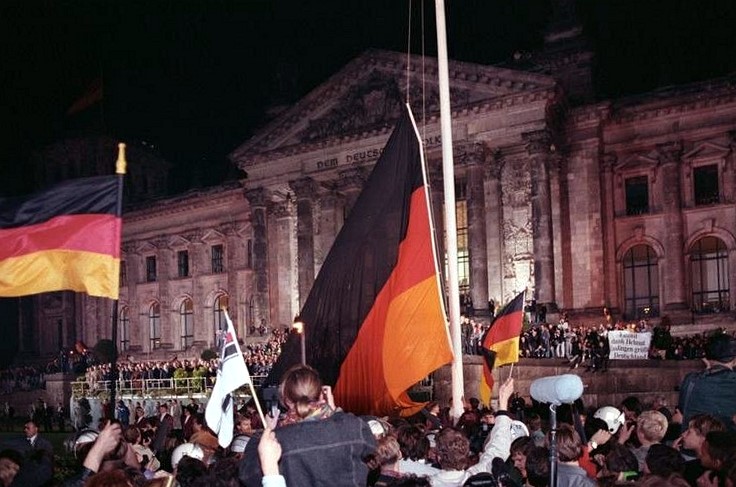 03 01 bundesarchiv bild 183 1990 1003 400 berlin deutsche vereinigung vor dem reichstag