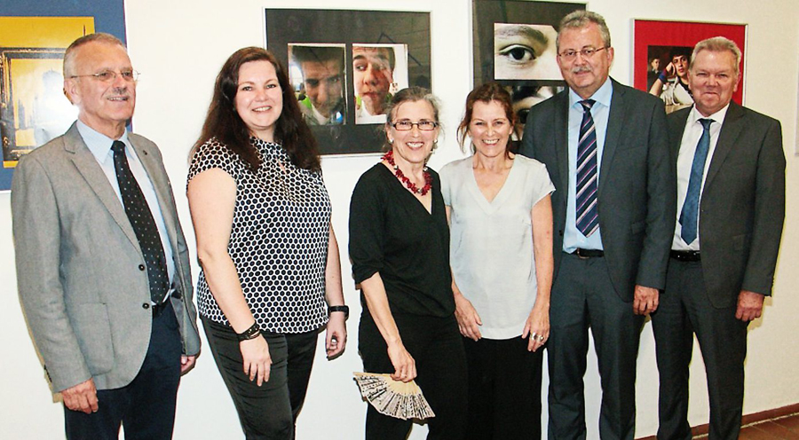 fotoausstellung b3 022 bog ztg 00 020716